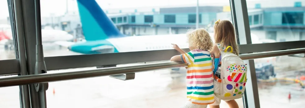 Flying with Kids: Essential Guide for Smooth Air Travel with Little Ones