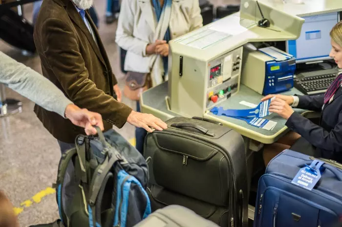 ¿Qué tan estricto es el tamaño del equipaje en Aegean Airlines?