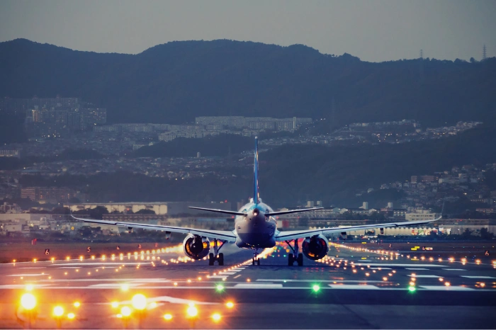 Aerolíneas estadounidenses cancelan vuelos a medida que el huracán Helene se acerca a Florida