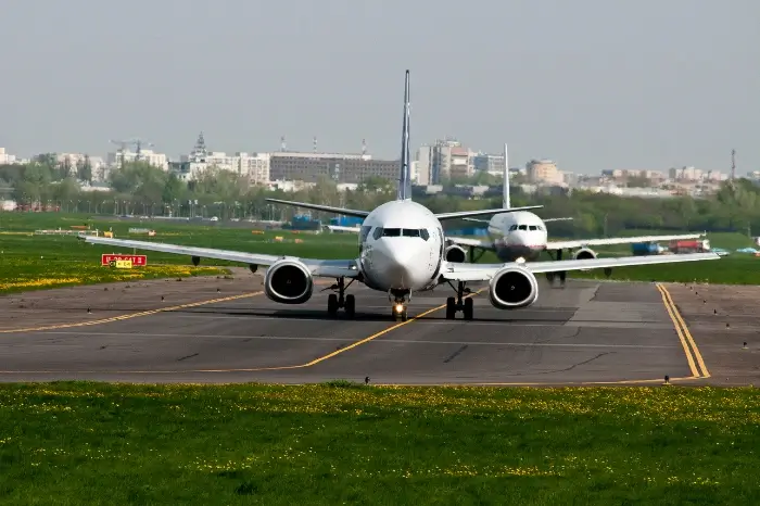 ¿Cuáles son las rutas de American Airlines que conectan Ecuador con Estados Unidos?