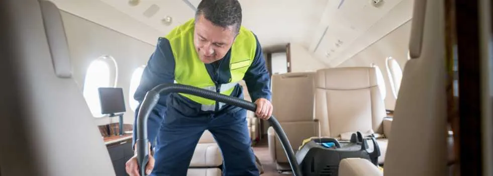 How airplanes are cleaned?