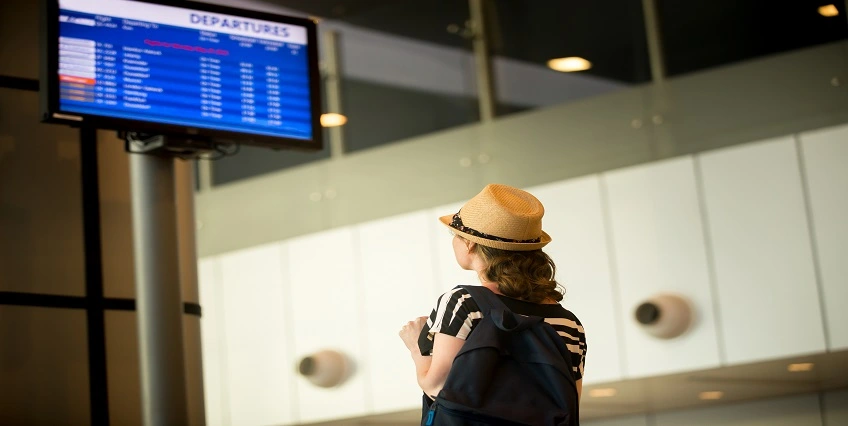 How many hours before should you arrive for an international flight on Qantas?