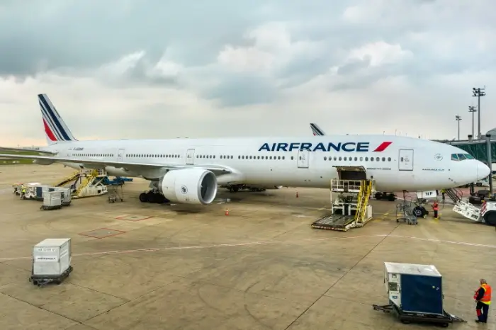 ¿Qué días sale Air France de Costa Rica?