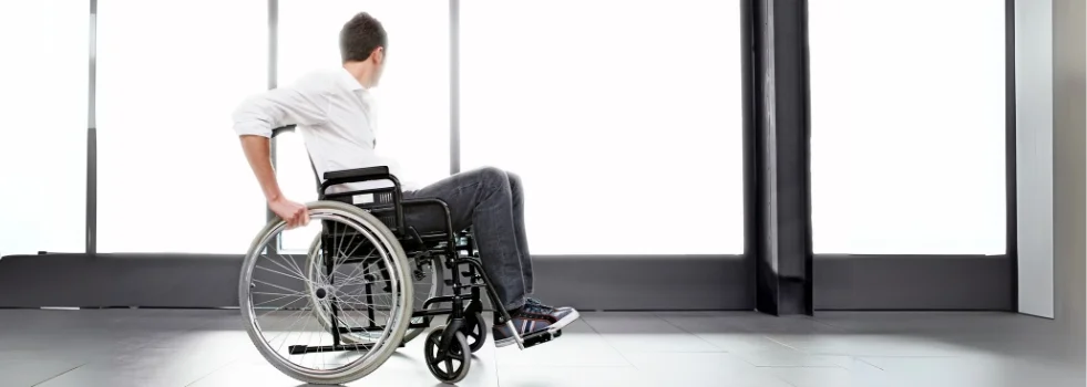 How Do Airlines Handle People in Wheelchairs?